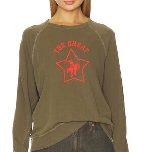 THE GREAT. Olive Sweatshirt with Red Star Graphic